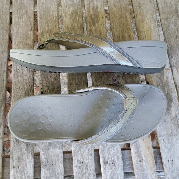 VIONIC Gray Silver Thong Sandals Flip Flops Shoes 8 - Picture 1 of 4